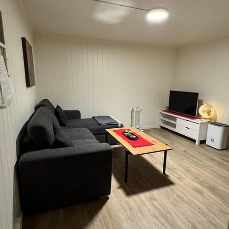 Liten Eldre Og Koselig Studiohybel Svolvær Extérieur photo