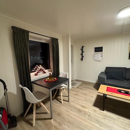 Liten Eldre Og Koselig Studiohybel Svolvær Extérieur photo