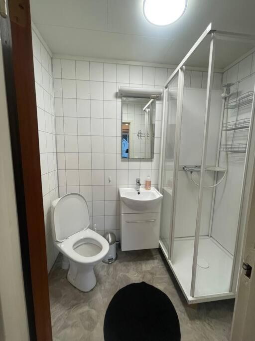 Liten Eldre Og Koselig Studiohybel Svolvær Extérieur photo