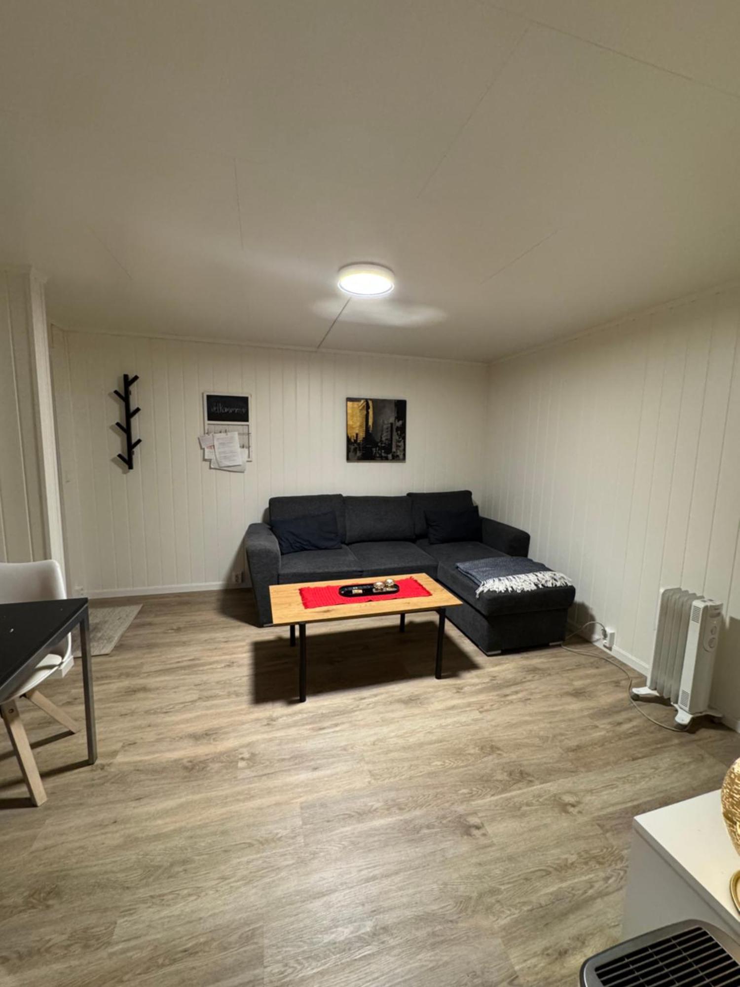 Liten Eldre Og Koselig Studiohybel Svolvær Extérieur photo