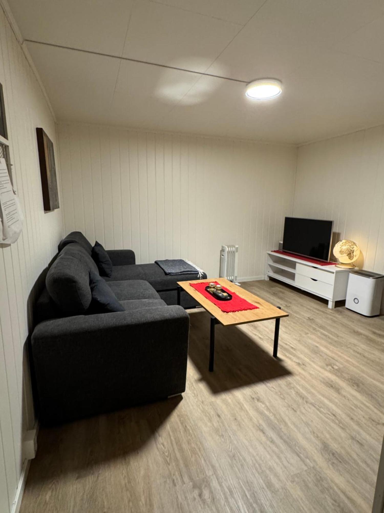 Liten Eldre Og Koselig Studiohybel Svolvær Extérieur photo