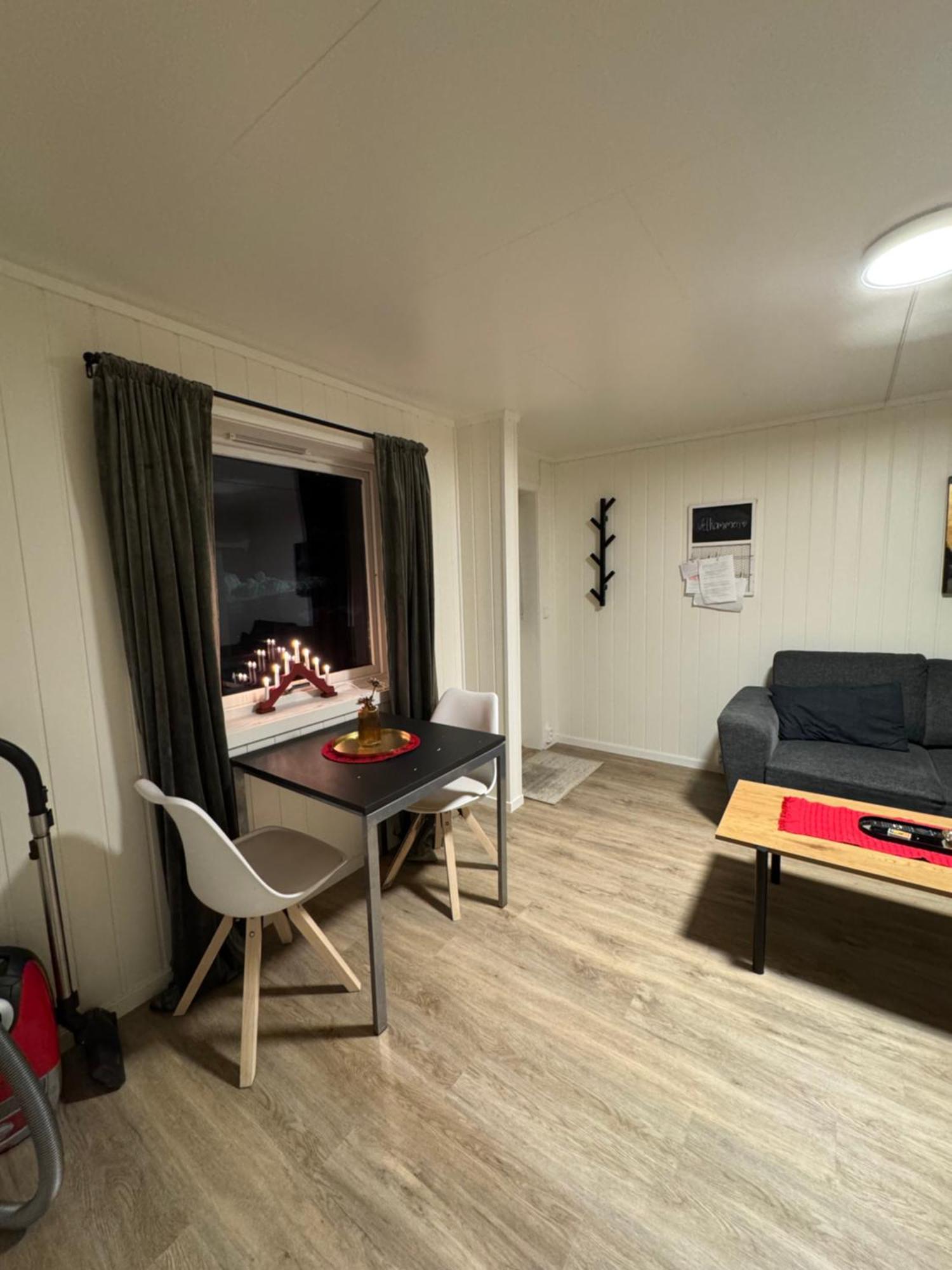 Liten Eldre Og Koselig Studiohybel Svolvær Extérieur photo