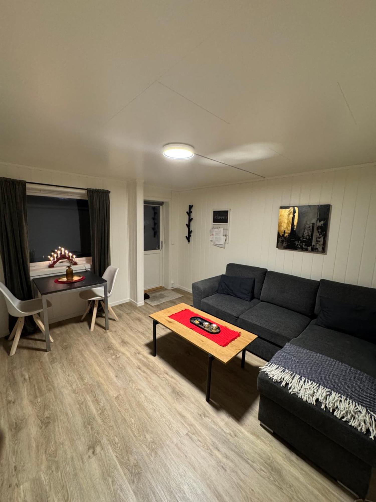 Liten Eldre Og Koselig Studiohybel Svolvær Extérieur photo